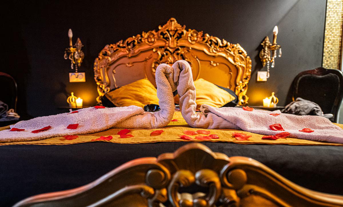 Lit - Majestic Bridgerton - Suite Romantique Narbonne