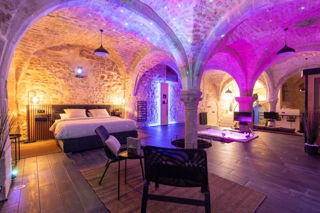 Cave Spa Privatif by XELA à Auxerre - Chambre romantique pour couple