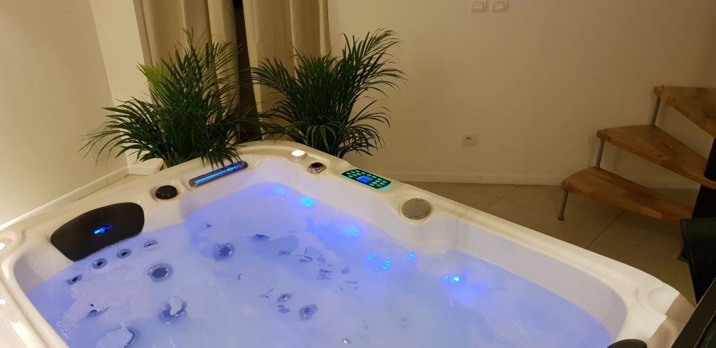 Jacuzzi - Suite Ibiza - Château Duo