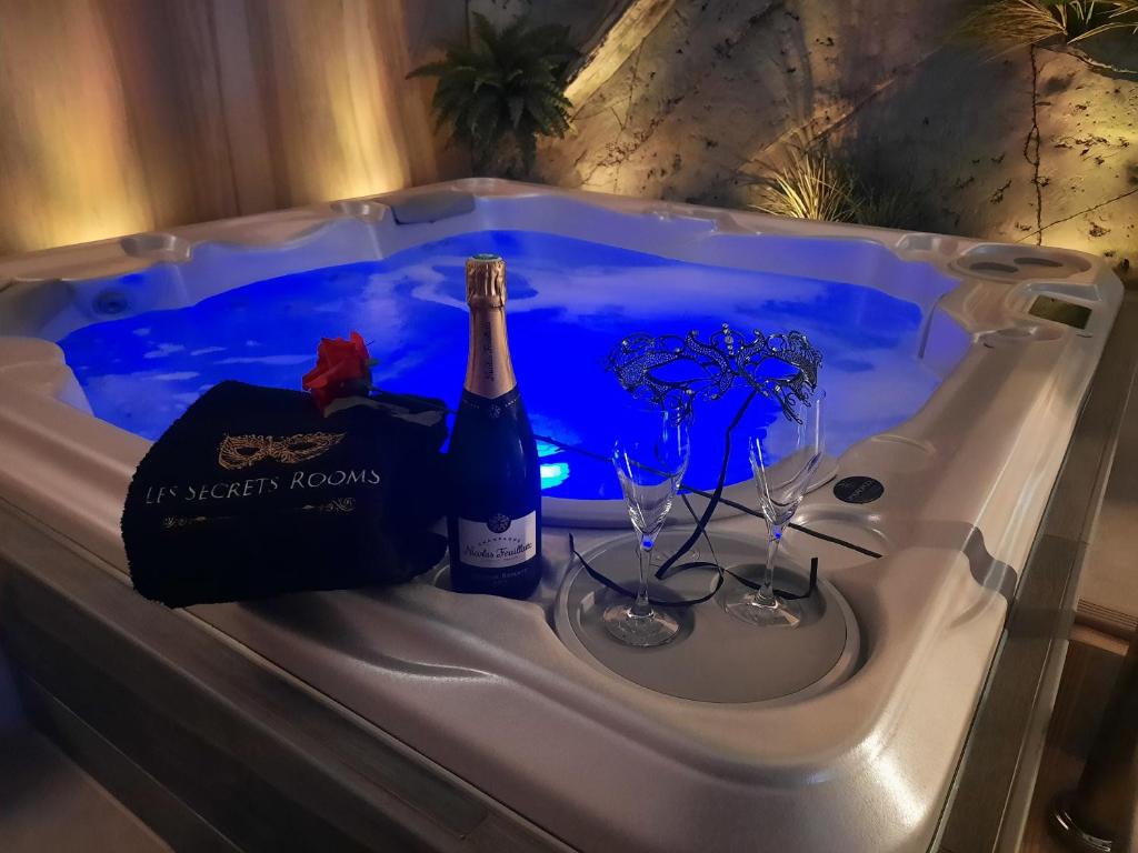 Jacuzzi  & Champagne- Les Secrets Rooms Bonneval