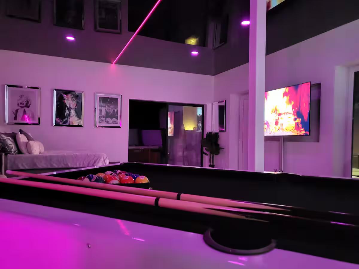 Billard & Salon - Love Room Valence - Maloveroom