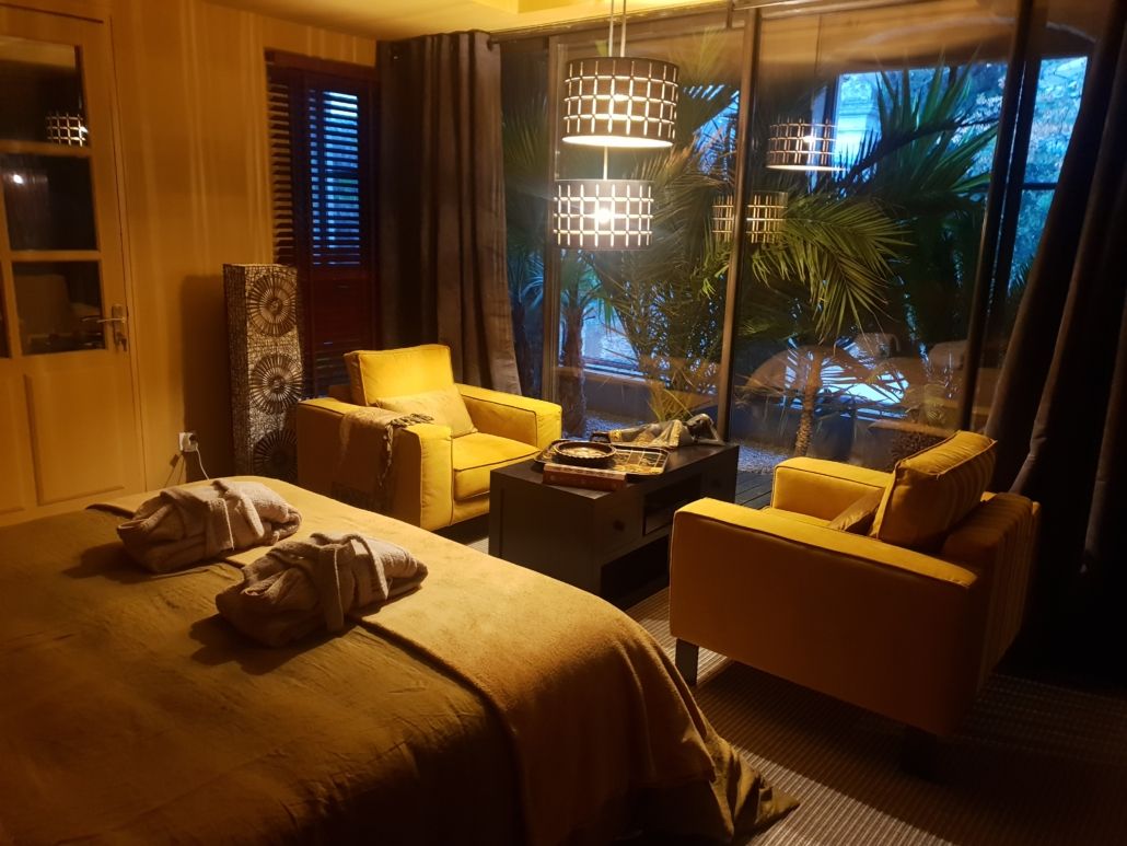 Chambre & Salon - Suite Patio Balinais - Château Duo