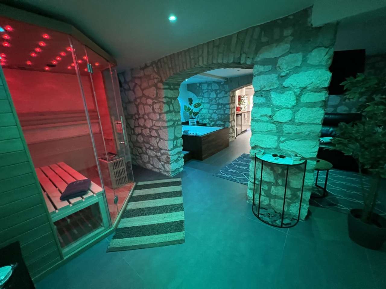 Baignoire Balnéo & Sauna - Espace détente - Appart Spa Privatif Reims