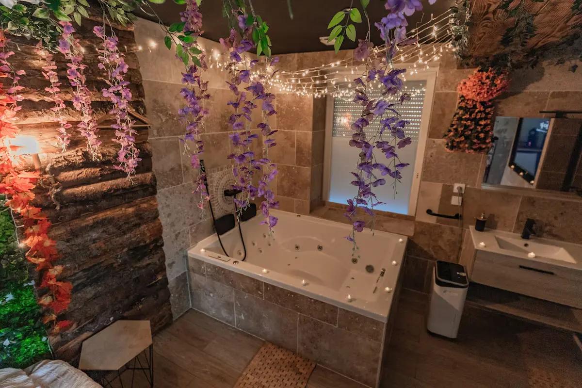 Baignoire Balnéo - L'Expérience Love Room Amazonie