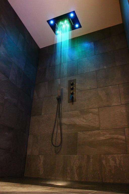 Douche ciel de pluie - Appartement Deluxe by XELA