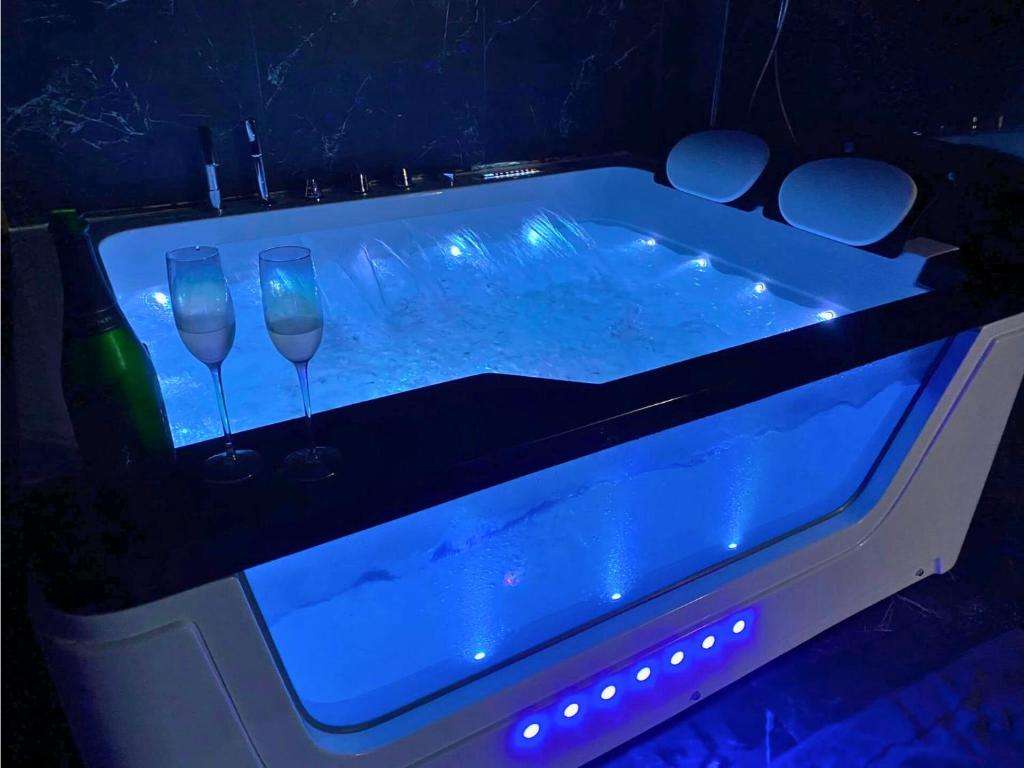 Baignoire Balnéo - Suite Casanova - Doux Bleu Jeux