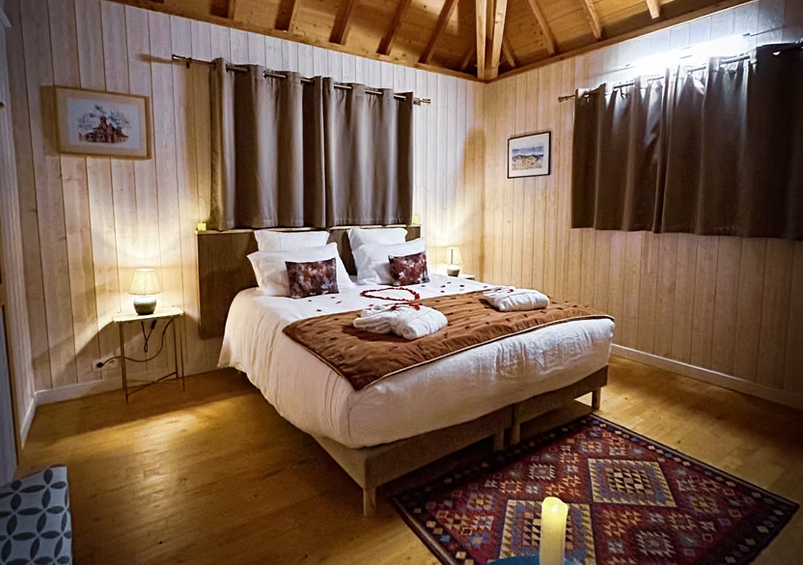 Chambre - Cabanes Châteaux Peydébé & Spa