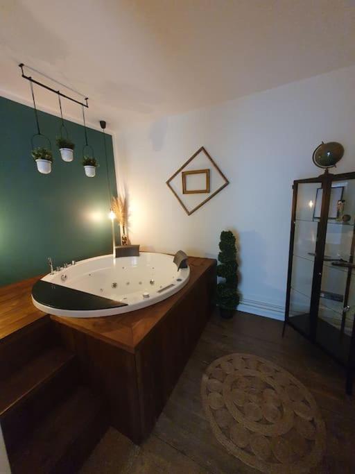 Baignoire Balnéo - L'Expérience Bien-être - Love Appart 21