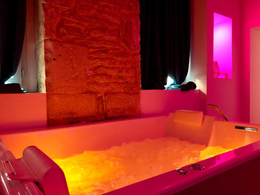 Baignoire Balnéo - Appartement Luxury Spa - Spa Privatif Dijon