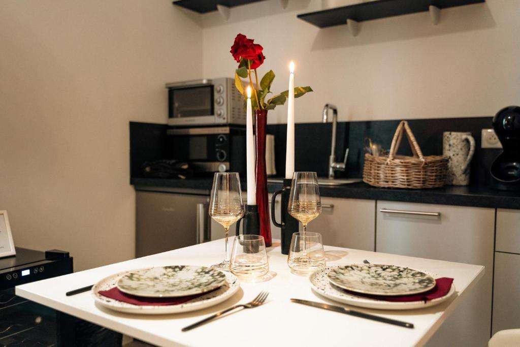 Coin Repas - The First Lady - Ignite Love Room