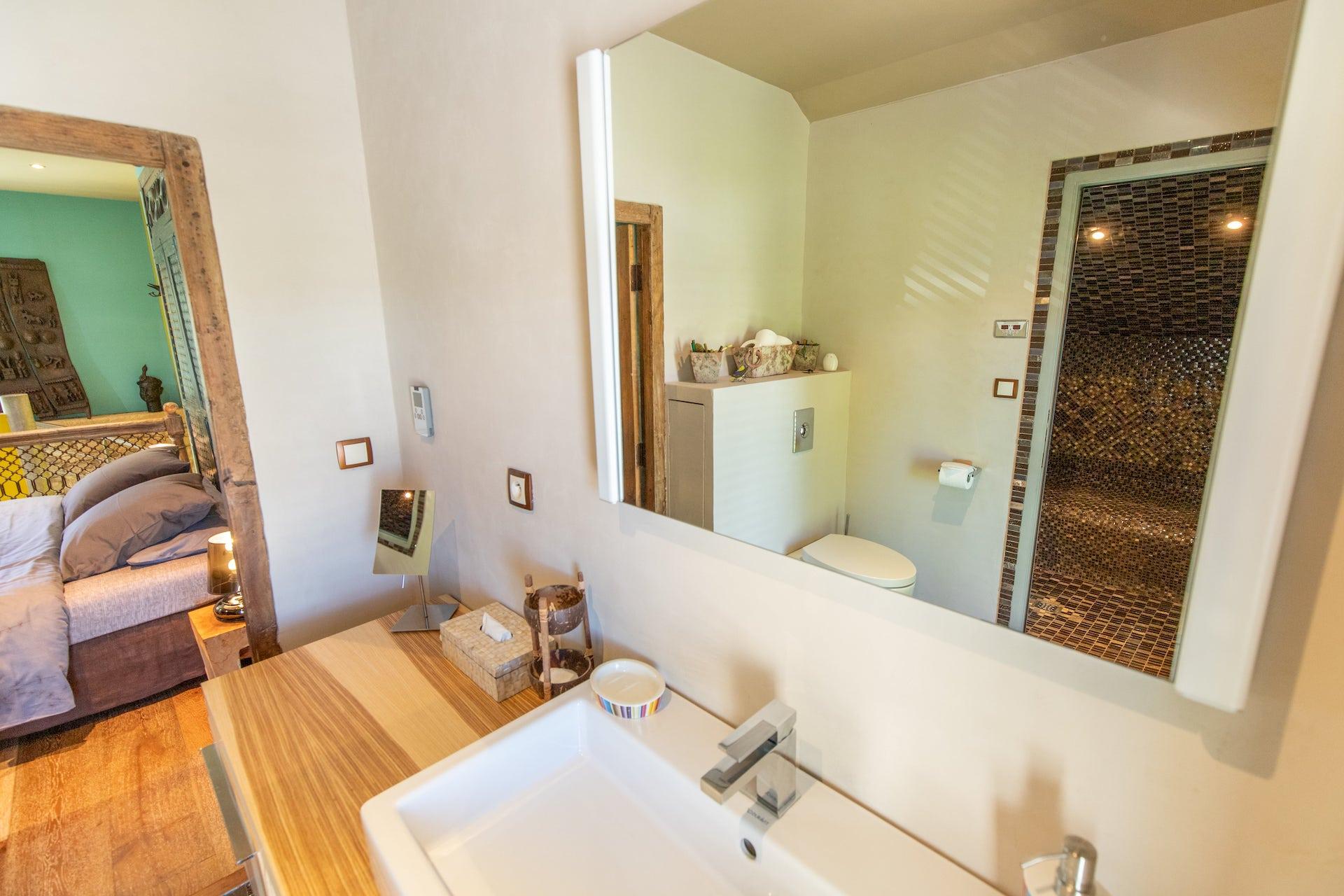 Salle de Bain avec Hammam - Chambre Indienne - Le Presbytère de Pancé