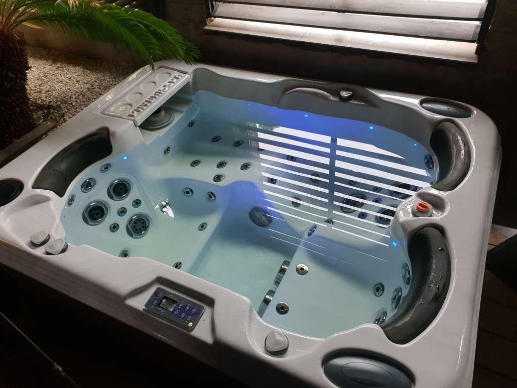 Jacuzzi - Suite Patio Balinais - Château Duo