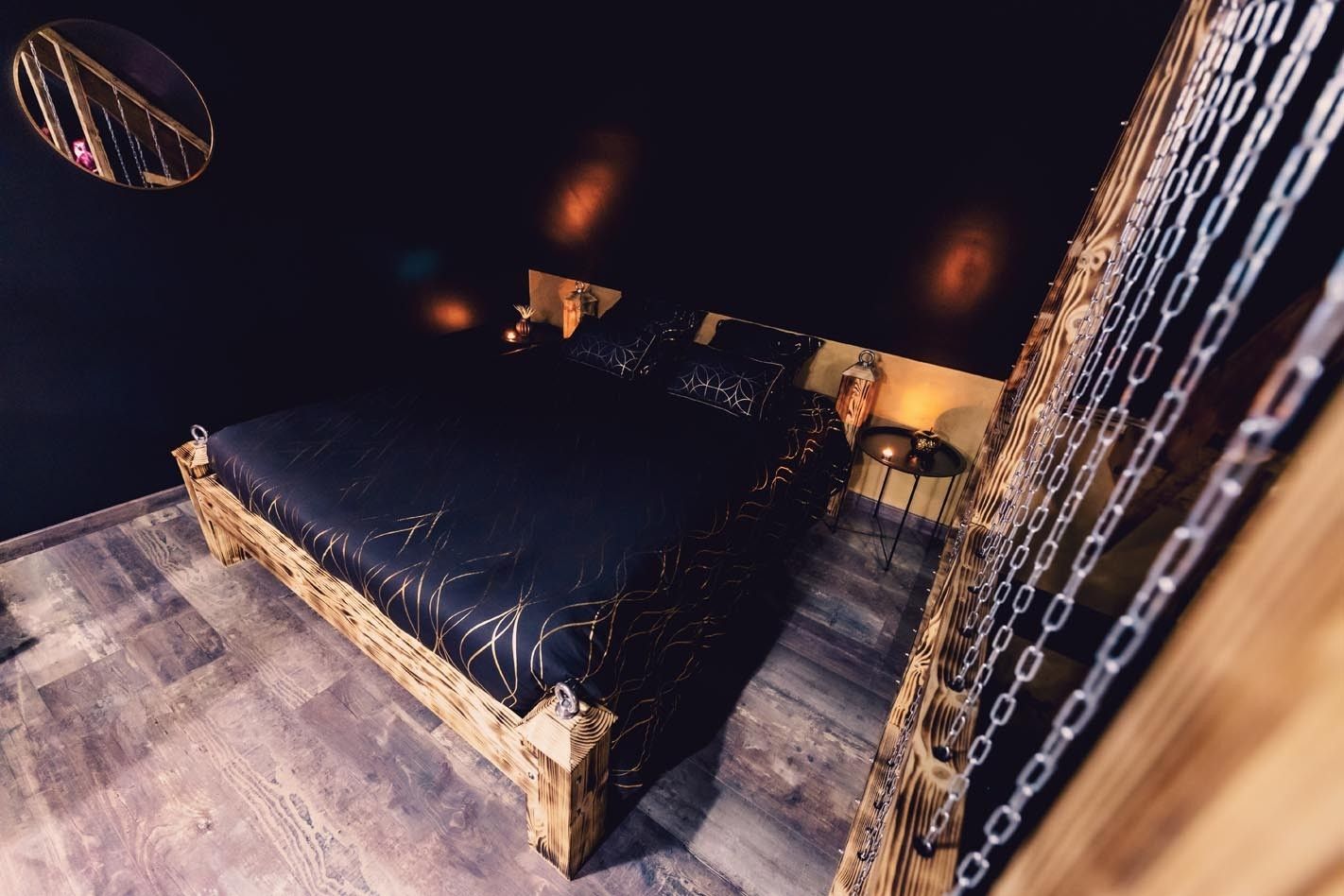 Chambre - L'Écrin du Désir - Les Gîtes de Justine