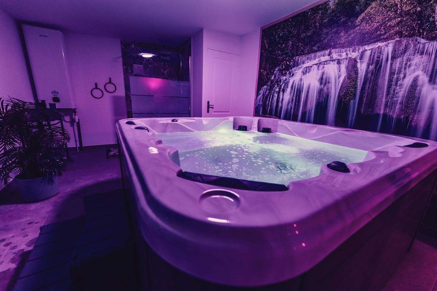 Jacuzzi - L'Écrin Tropical - Les Gîtes de Justine