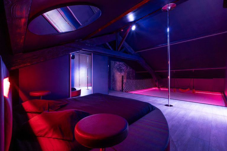 Chambre - Barre de Pole Dance - Loft Love - Espace Evasions