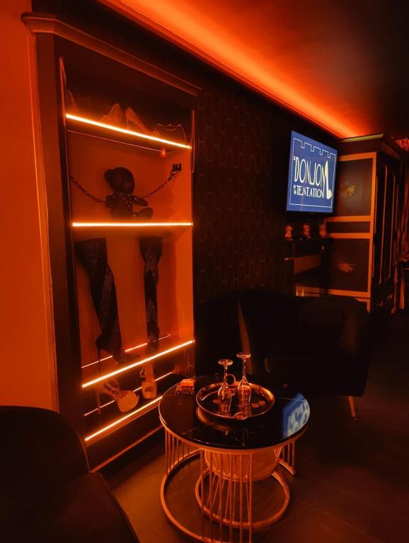 Décoration salon - Le Donjon de la Tentation