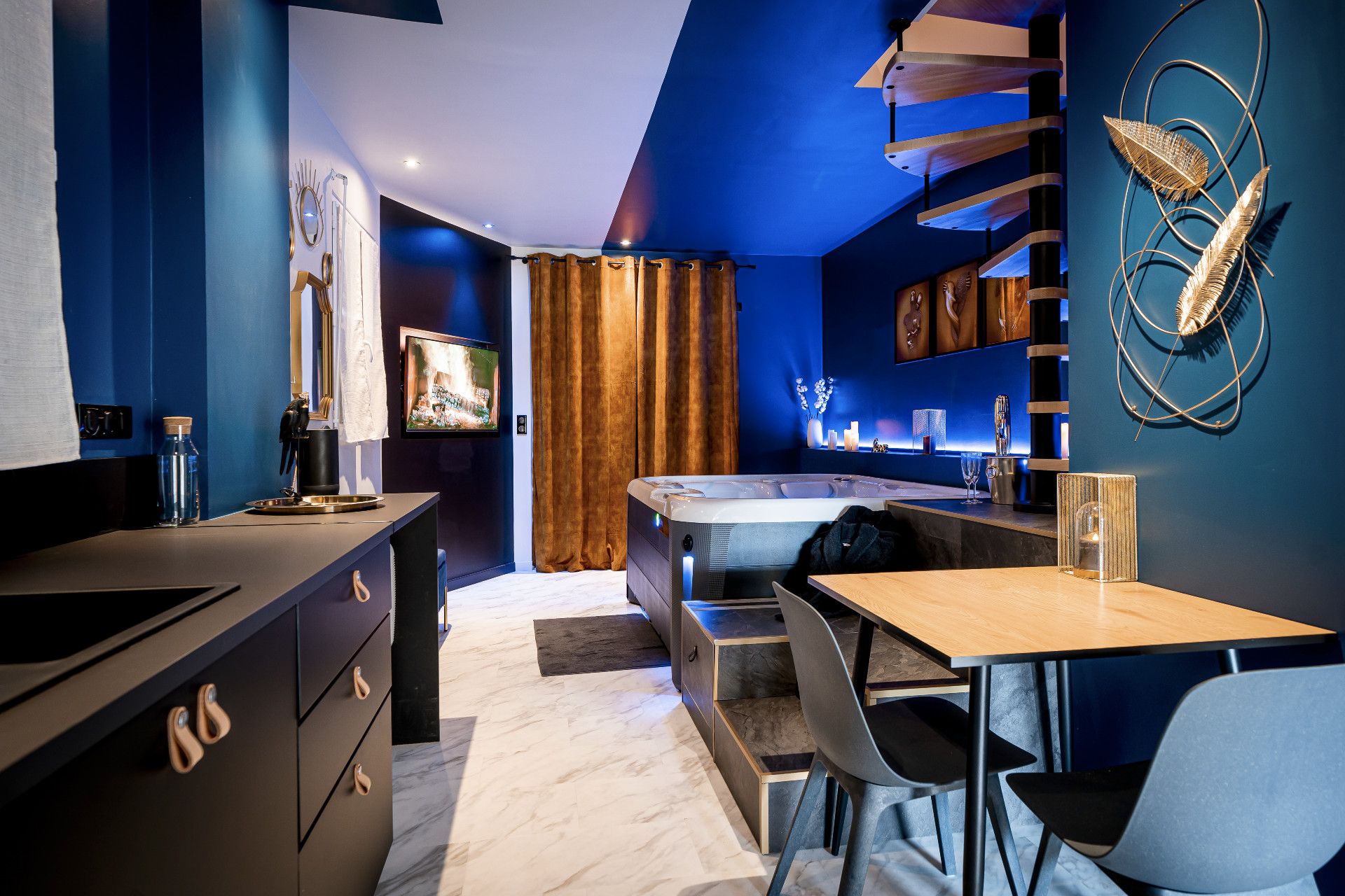 Coin Repas  & Jacuzzi - Love House Pau