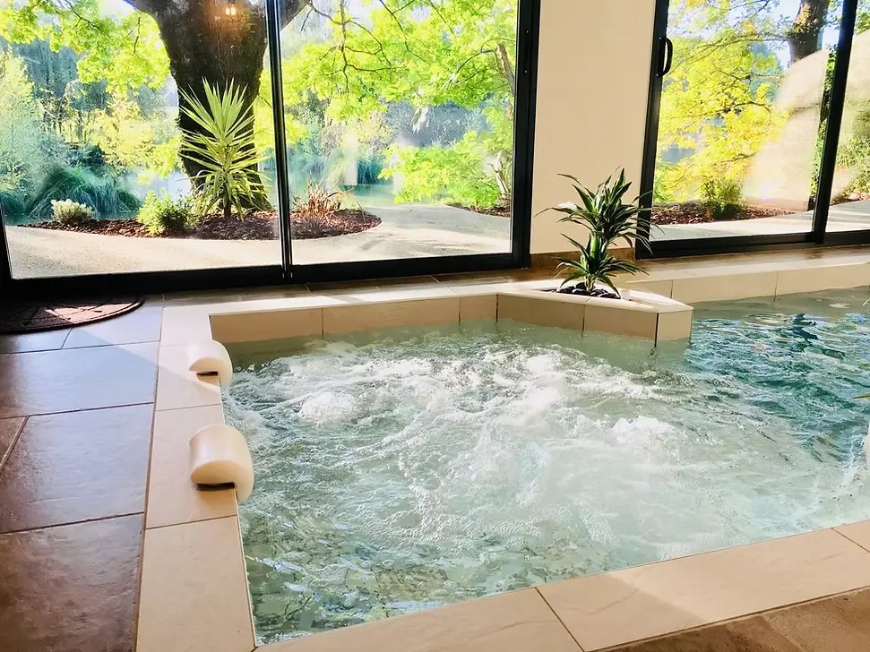 Gîte le Cocon à Péaule avec jacuzzi privatif - Chambre romantique pour couple
