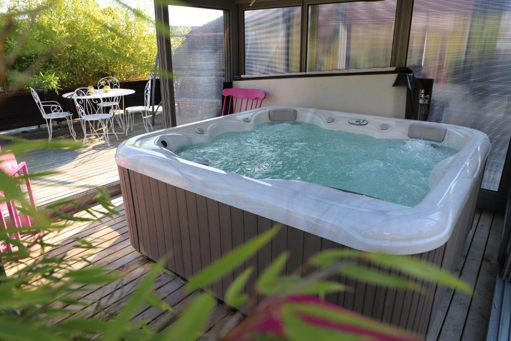 Jacuzzi - Roulotte la Dominique