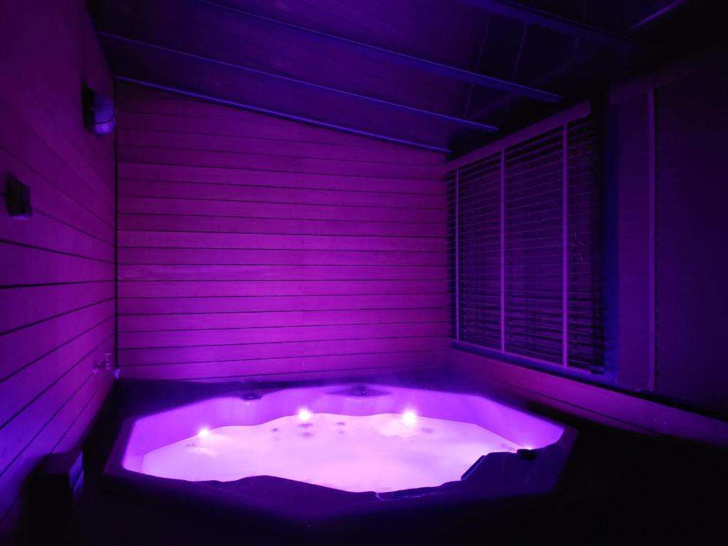 Jacuzzi - Le Mazet des Amants