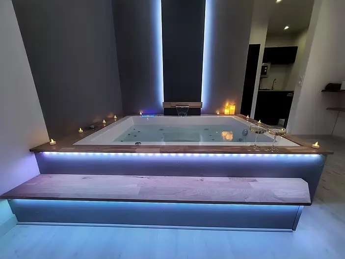 Jacuzzi - Suite Wood - Les Suites B Spa
