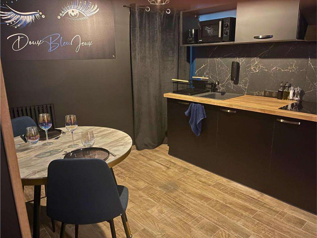 Cuisine & Coin Repas - Suite Casanova - Doux Bleu Jeux
