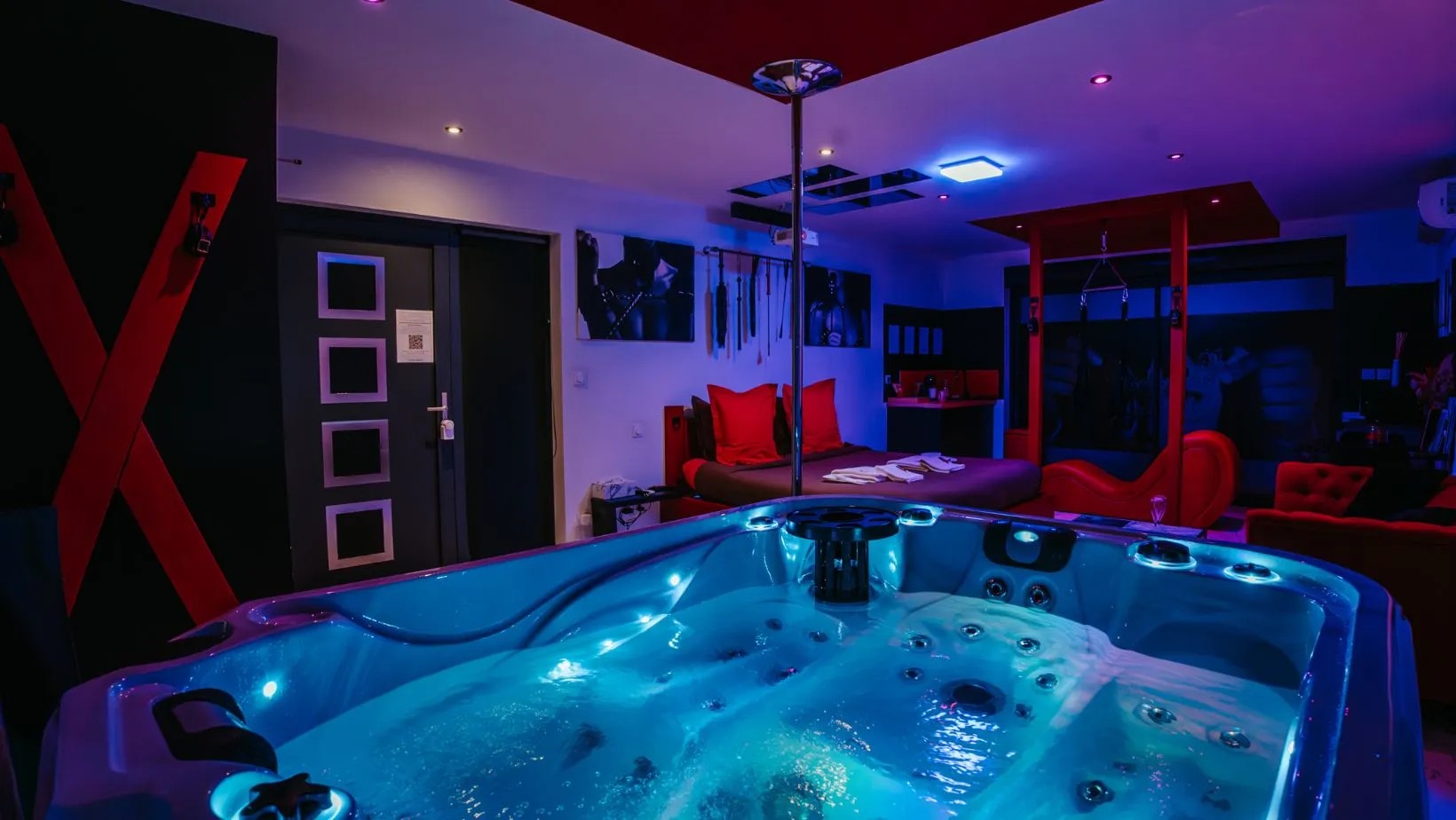 Chambre 50 Nuances de Grey à Staple avec jacuzzi privatif - Chambre romantique pour couple