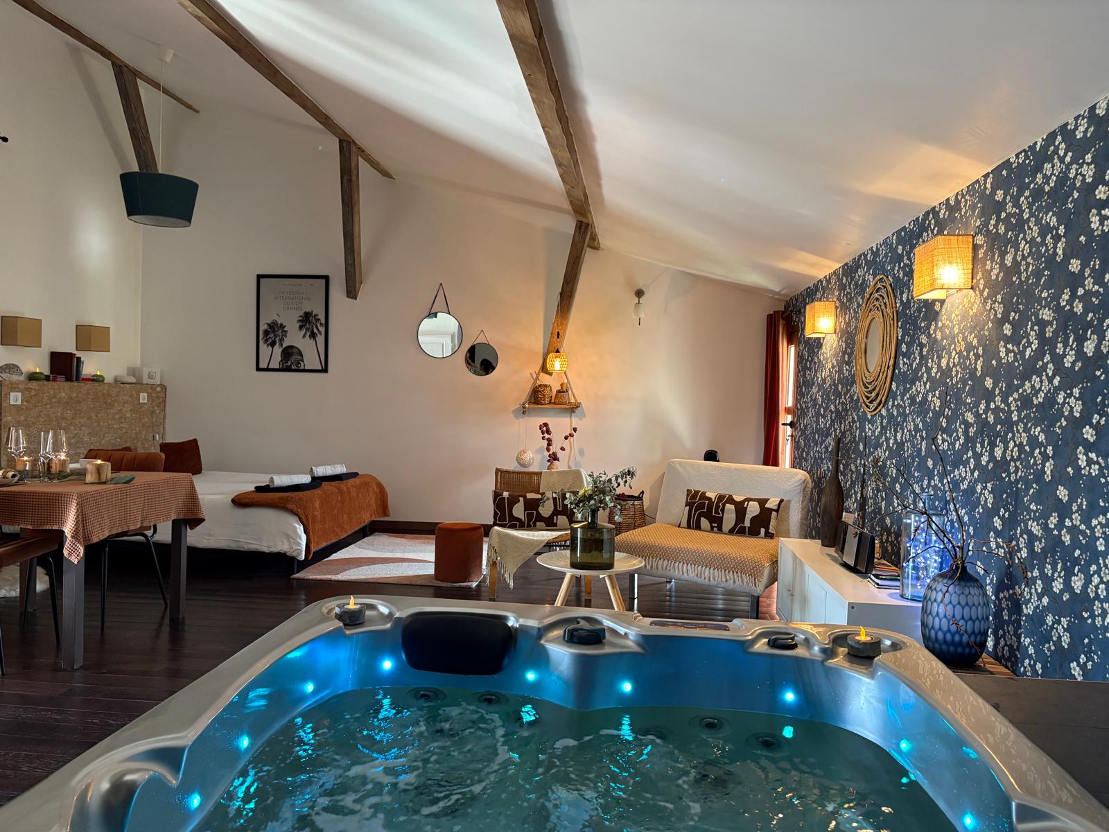 Le 7 de Cœur  à Châteauneuf-sur-Isère avec jacuzzi privatif - Chambre romantique pour couple