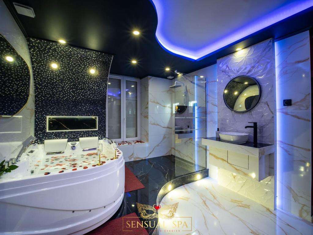 Baignoire Balnéo & Double douche - Sensual SPA - Sensual Room & Spa