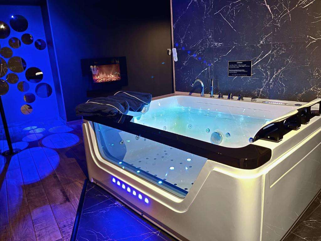 Baignoire Balnéo - Suite Cléopâtre - Doux Bleu Jeux