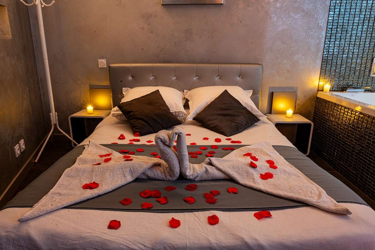 Lit décoré - Venezia - Suite Romantique Narbonne