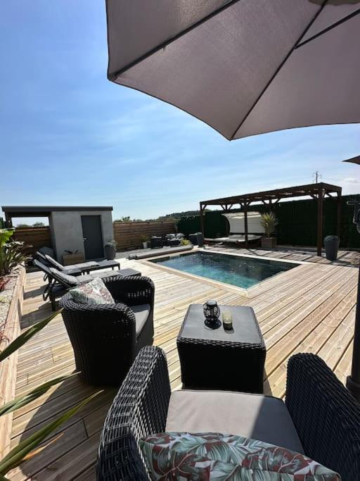 Piscine & Salon extérieur - Le Diamant Secret