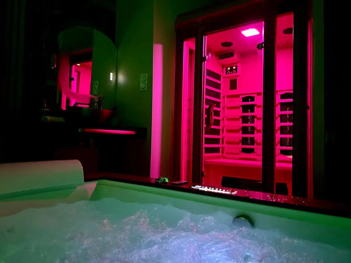 Sauna & Baignoire Balnéo - La Suite KalypsÔ - Kastell Ô fil de l’eau