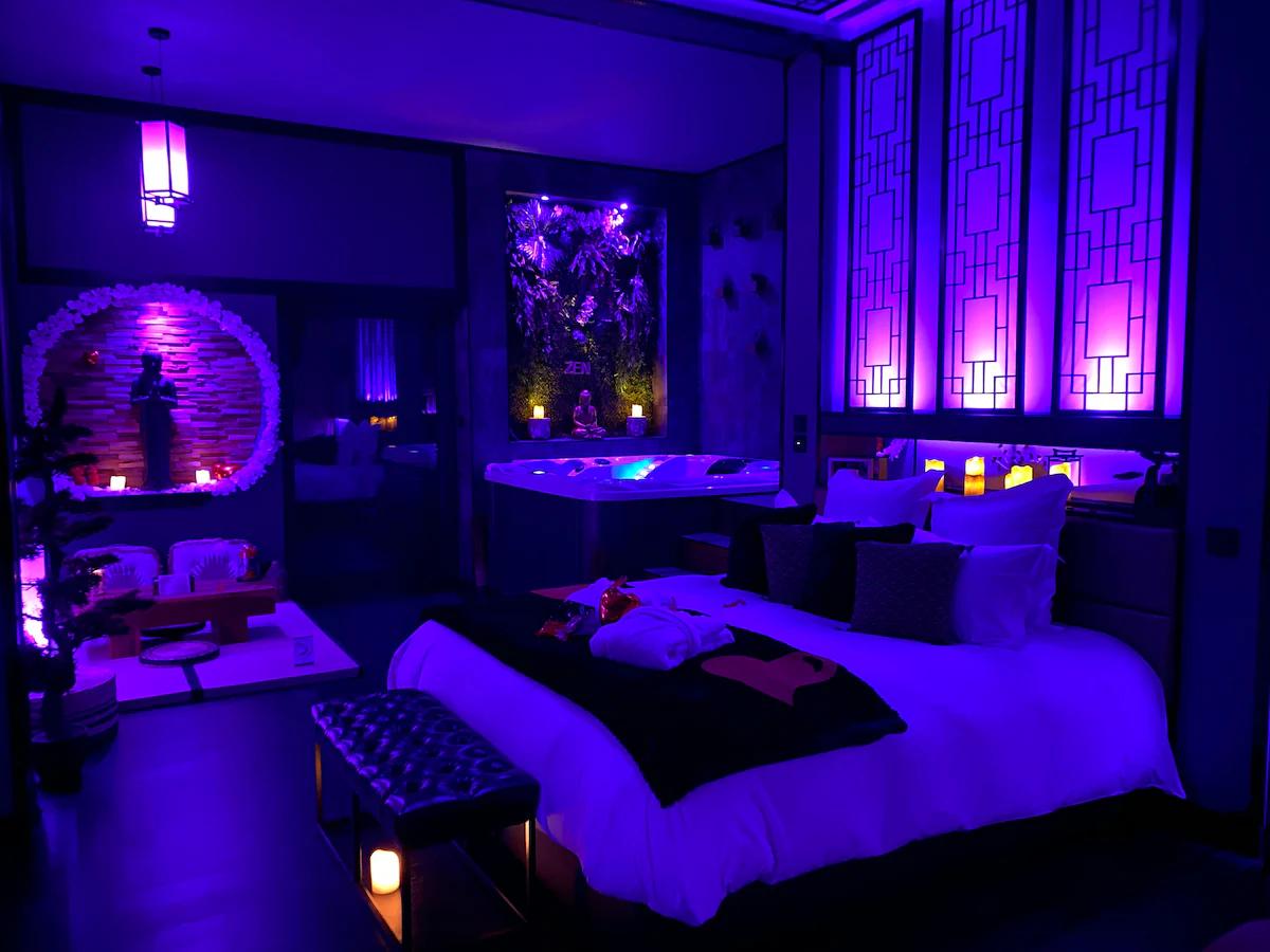 Chambre Ambiance Lumineuse - Suite 50 Nuances de Zen - Oz Love Suite