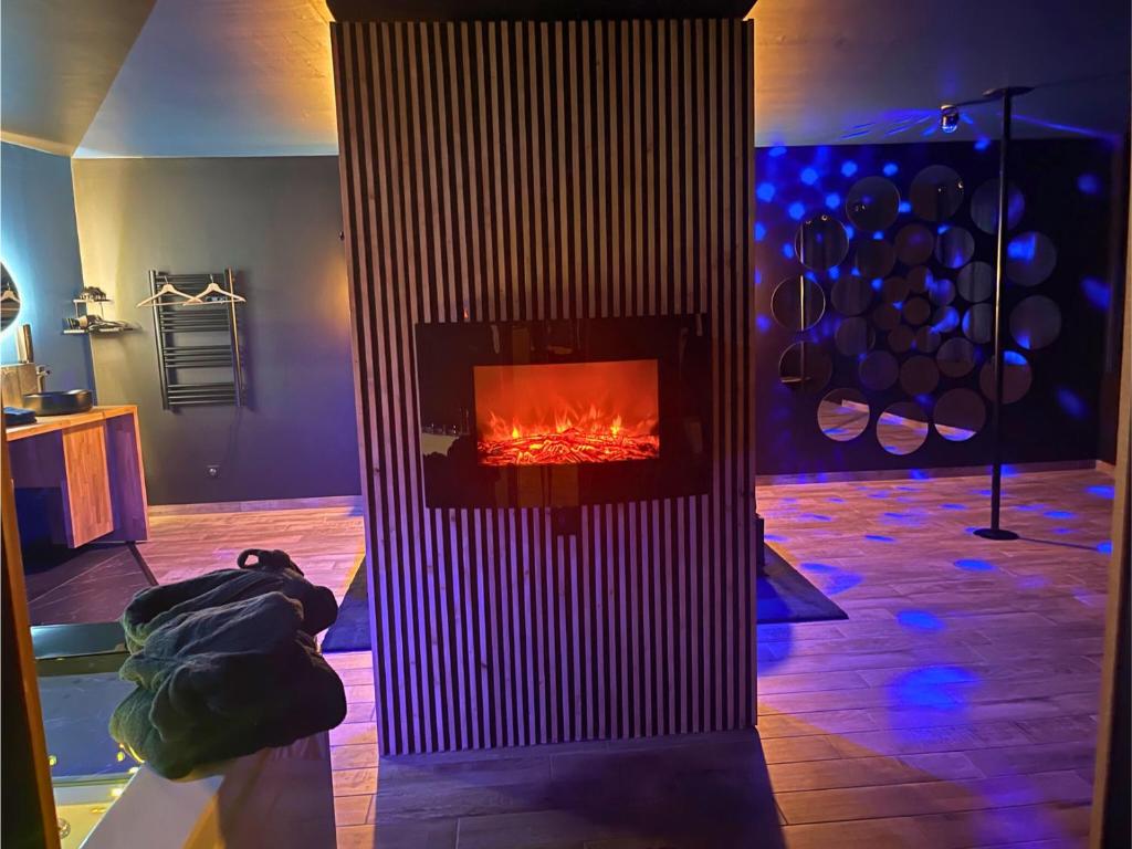 Cheminée Salon - Suite Casanova - Doux Bleu Jeux