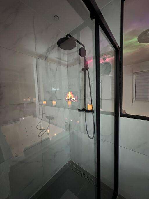 Douche - Le Diamant Secret