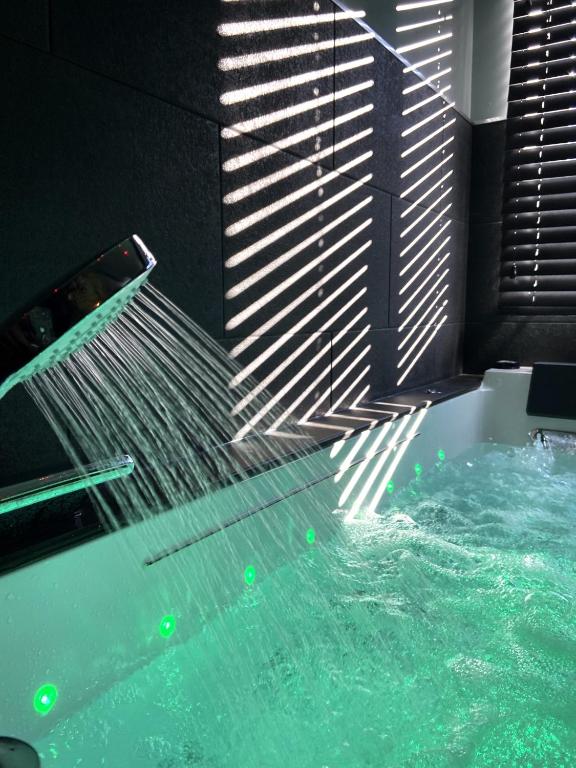 Baignoire Balnéo - L'Impertinente 