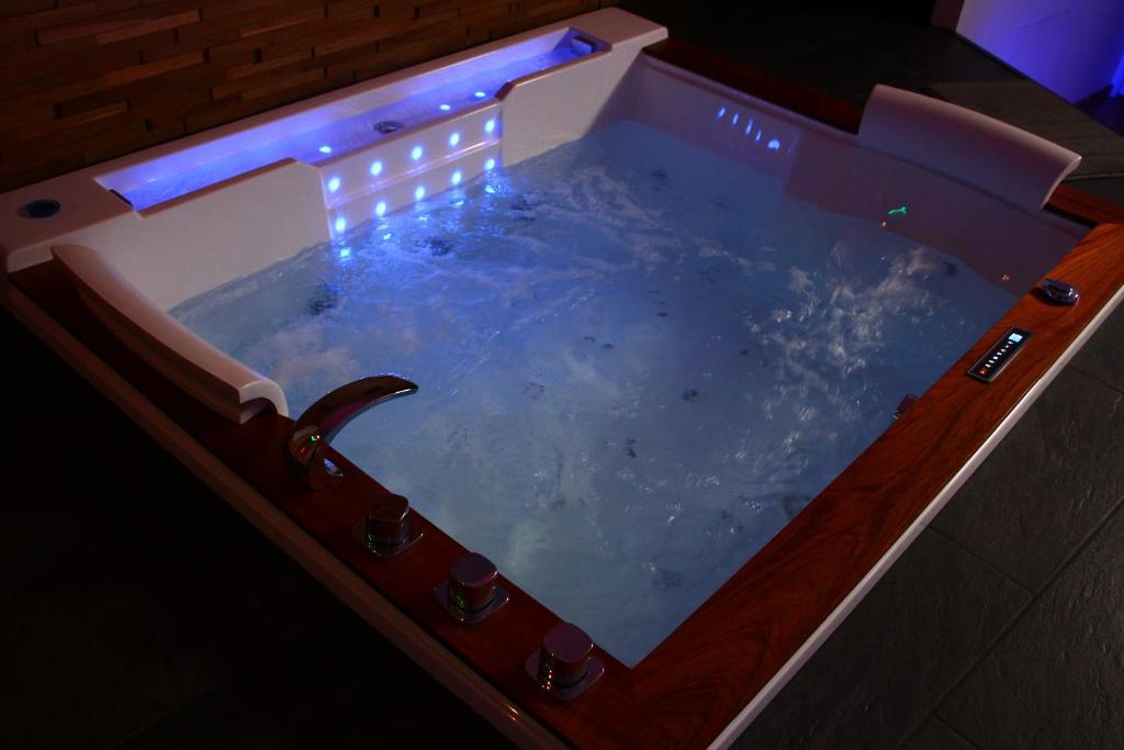 Baignoire Balnéo - Appartement Deluxe by XELA