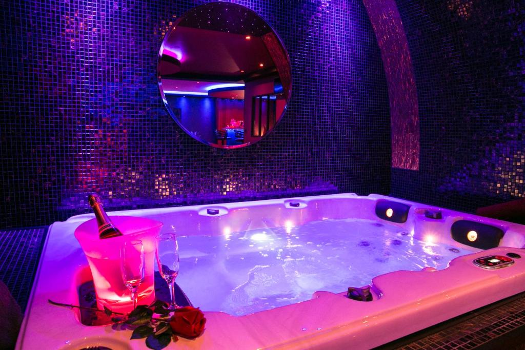 Jacuzzi - Suite Luxueuse - L'Insolite