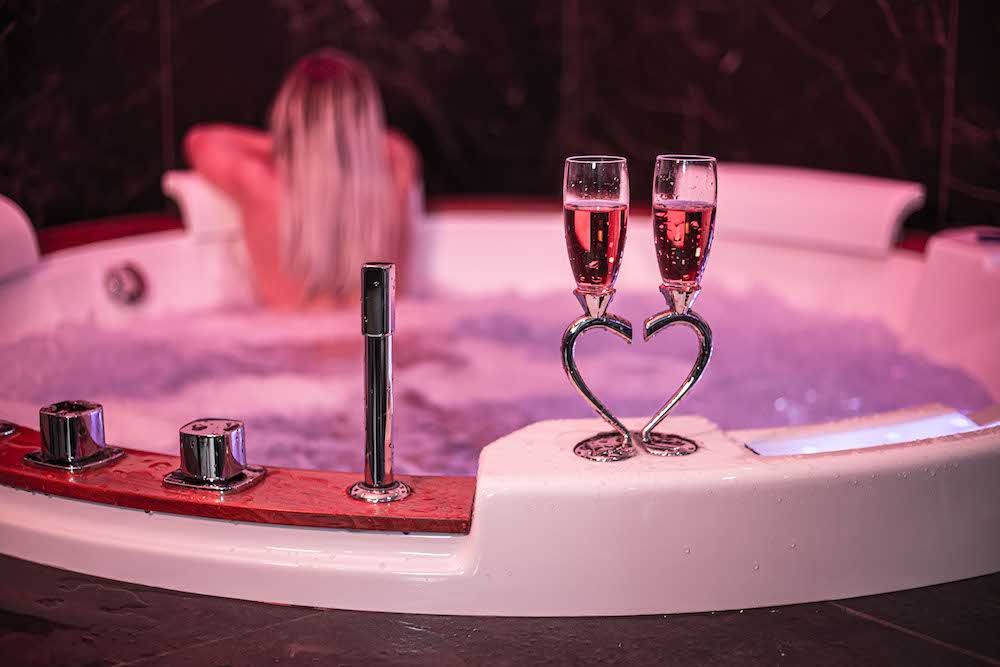 Baignoire Balnéo - La Suite Aphrodite - L'Olympe des Sens