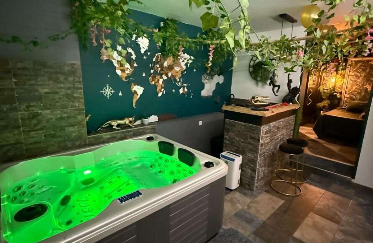 Jacuzzi  & Bar - Love Room Amazone - L'Everest Rooms
