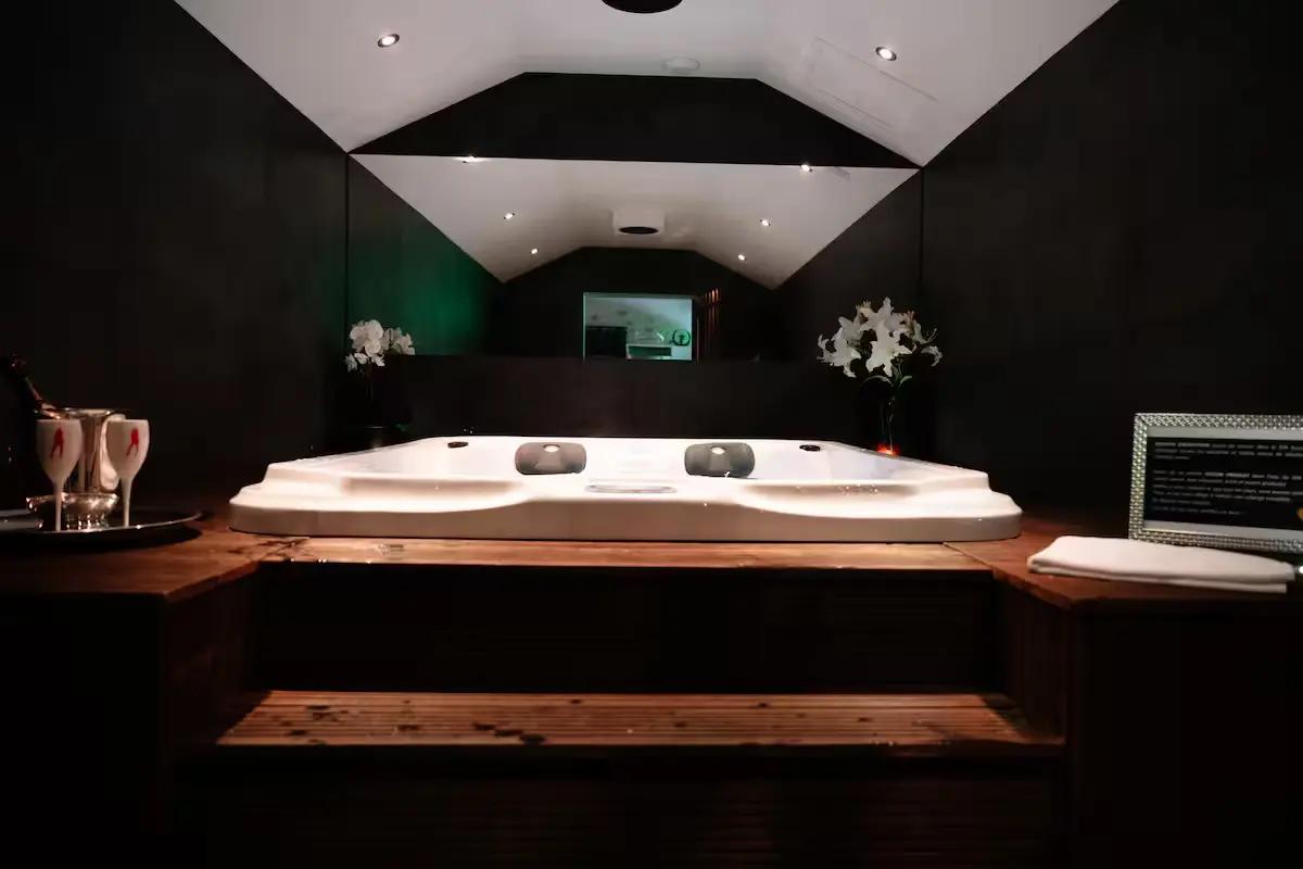 Espace Jacuzzi - La Suite - L'Eros