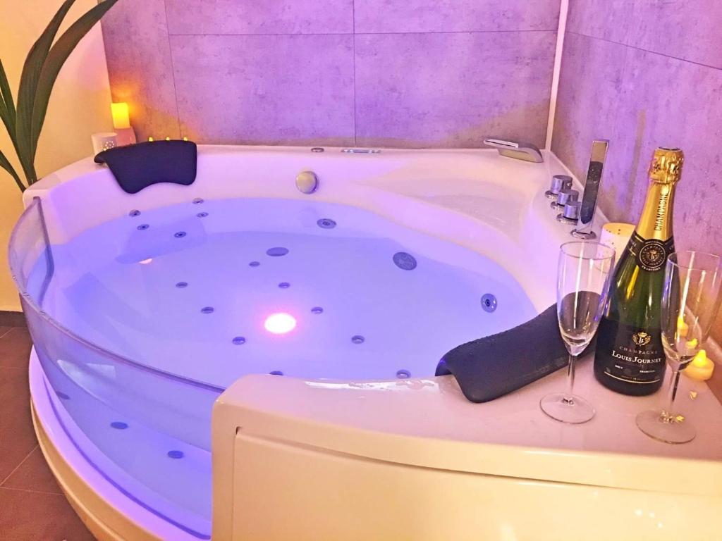 Baignoire Balnéo - Suite Cristal VIP - Cosy & Spa