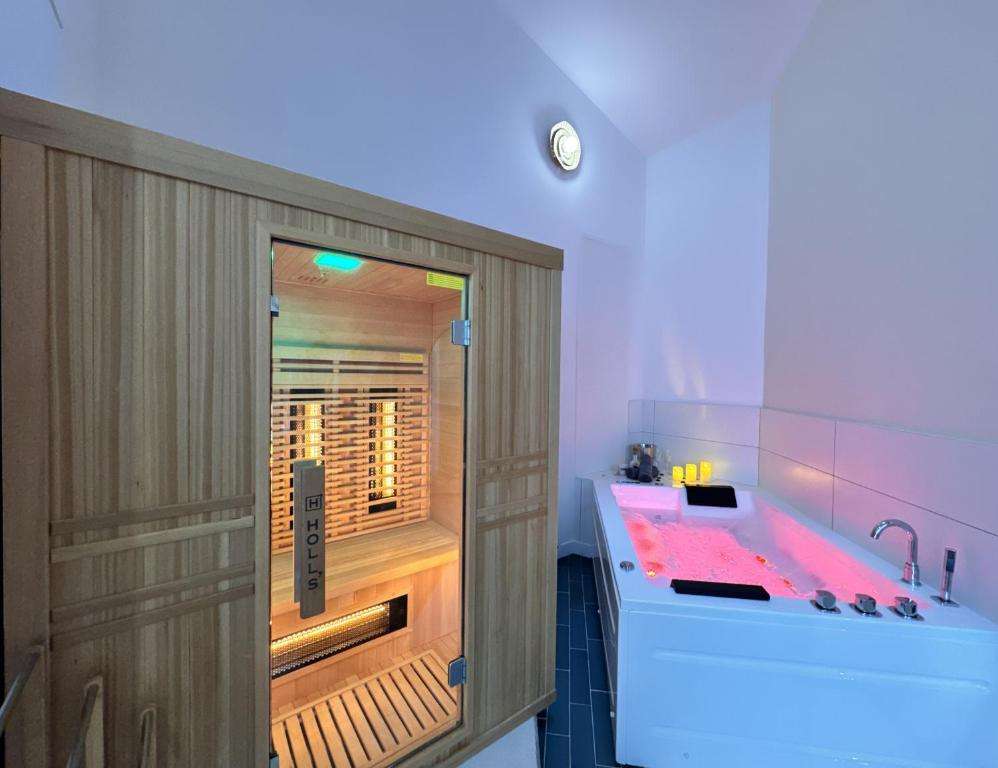 Espace bien-être Balnéo & Sauna - Love Room - Notre Chez Vous - Le Mans