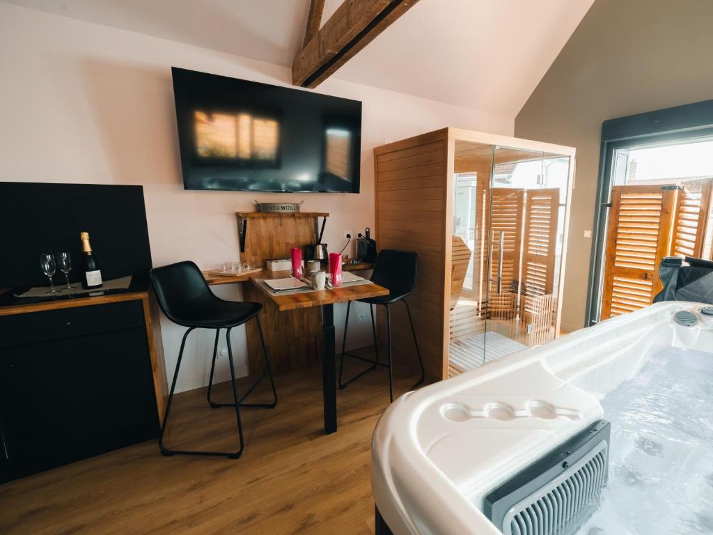 Coin repas -  Suite Love Room - Au coin de Paradis