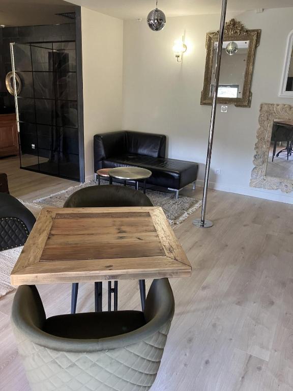 Salon & Barre de Pole Dance - L'Arôme