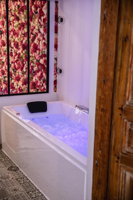 Baignoire Balnéo - Suite Venusa Jean Jaurès