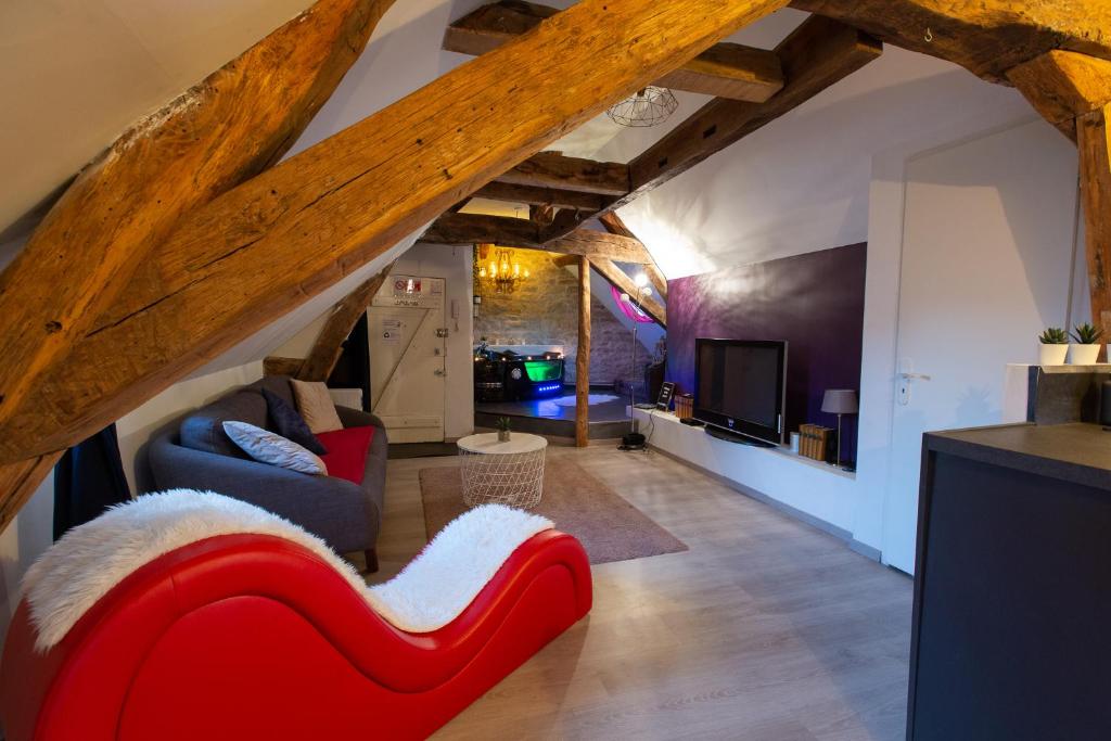 Salon - Fauteuil Tantra - L'Expérience Sensuelle - Love Appart 21