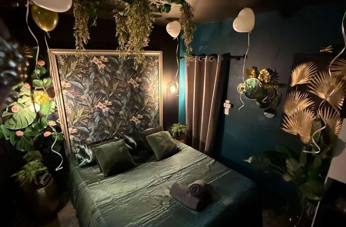 Vue principale - Love Room Amazone à Marseille