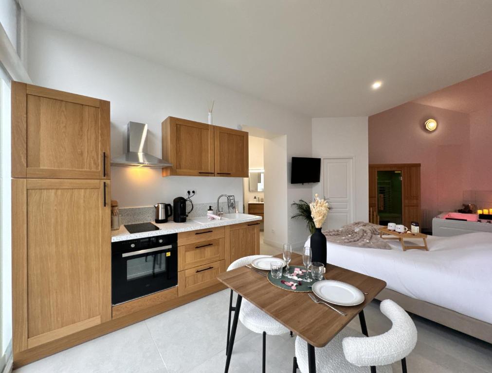Kitchenette - Love Room - Notre Chez Vous - Le Mans